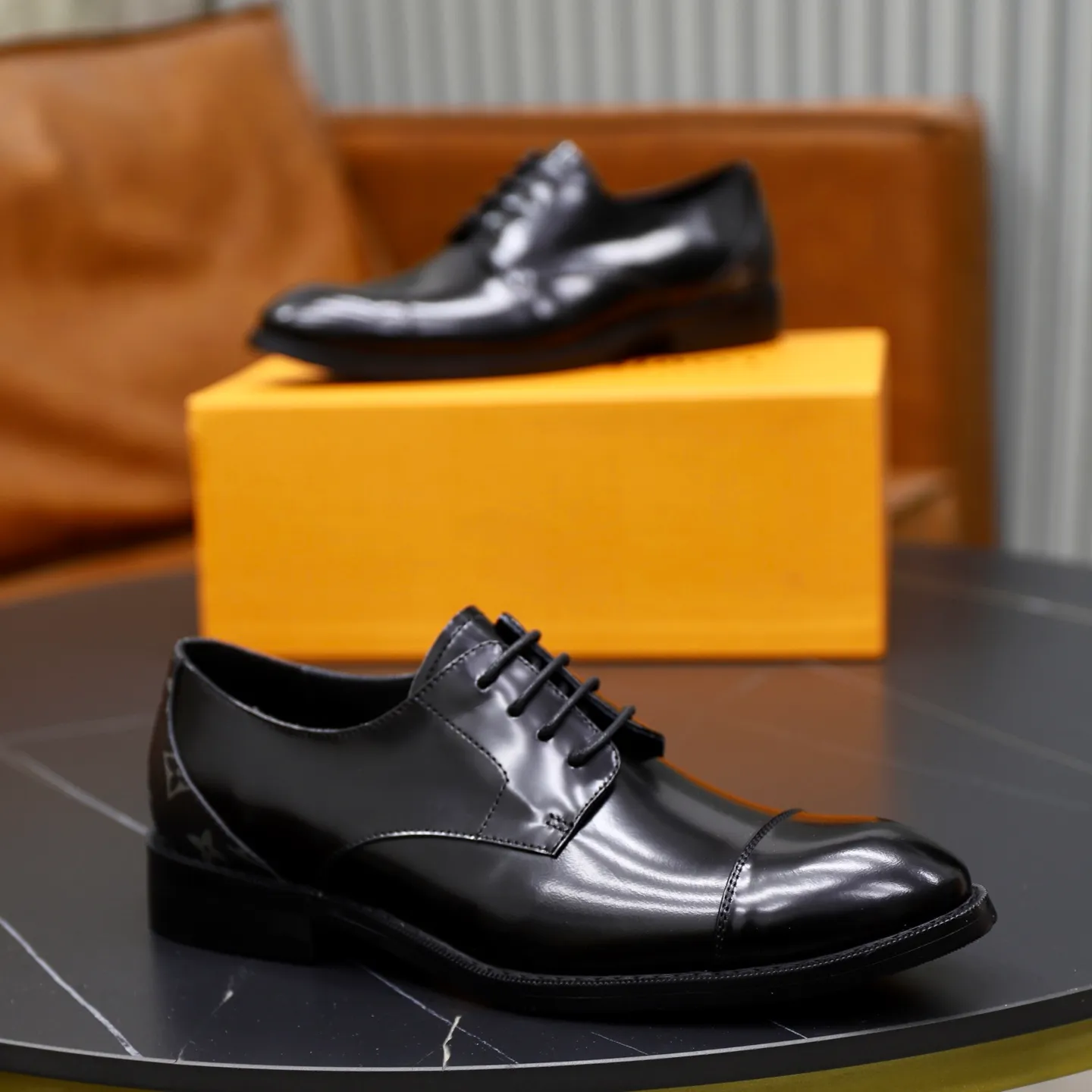 Ex-factory price: 500💰🙅‍♂️🙅‍♂️🙅‍♂️ Brand: LV Louis Vuitton Standard code: Men's size 38-44 (45 can be customized) Grade: Same style as the official website Original order quality Material: Original cowhide surface Comfortable sheepskin lining Original outsole Style category: Men's fashionable casual leather shoes Distinguished big-name luxury elements Top luxury Color: actual picture color